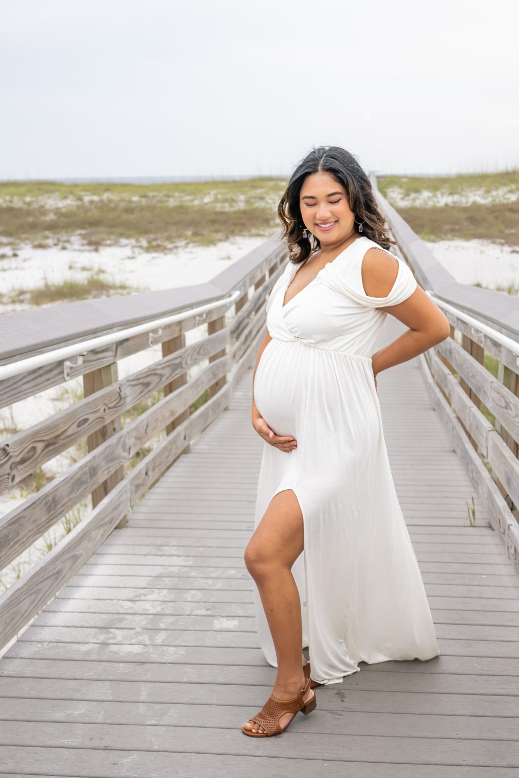 Maternity portrait in white on the dune boardwalk