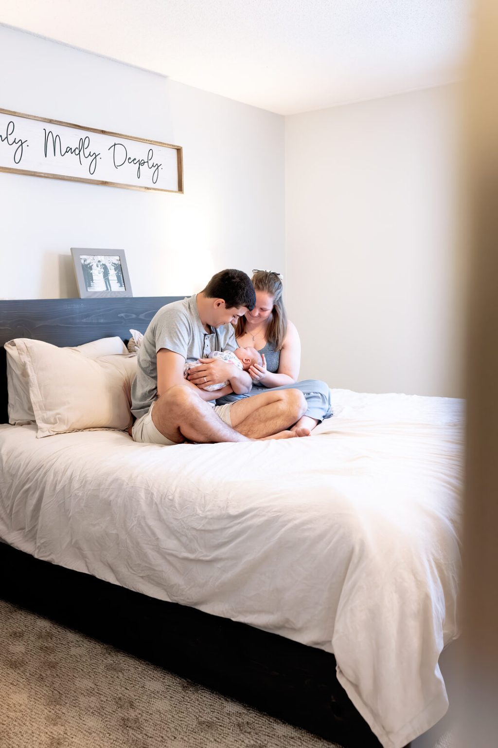 Newborn lifestyle session at home in Navarre